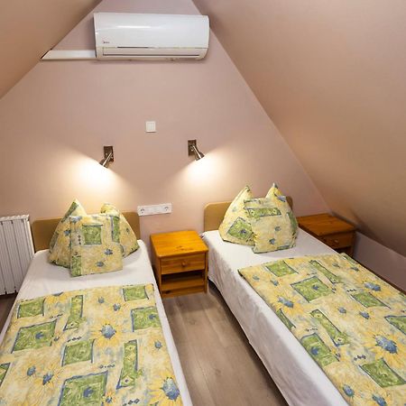 Cecey Apartman Eger Exterior photo