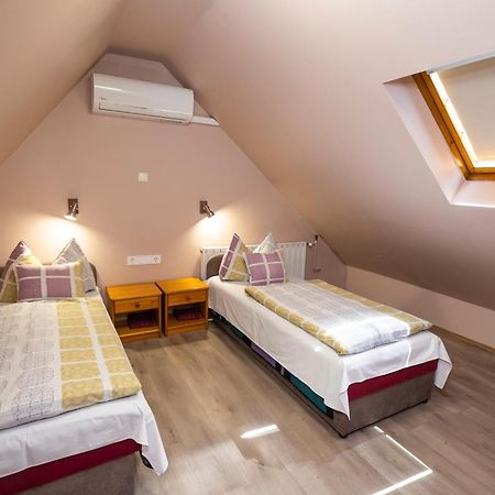 Cecey Apartman Eger Exterior photo