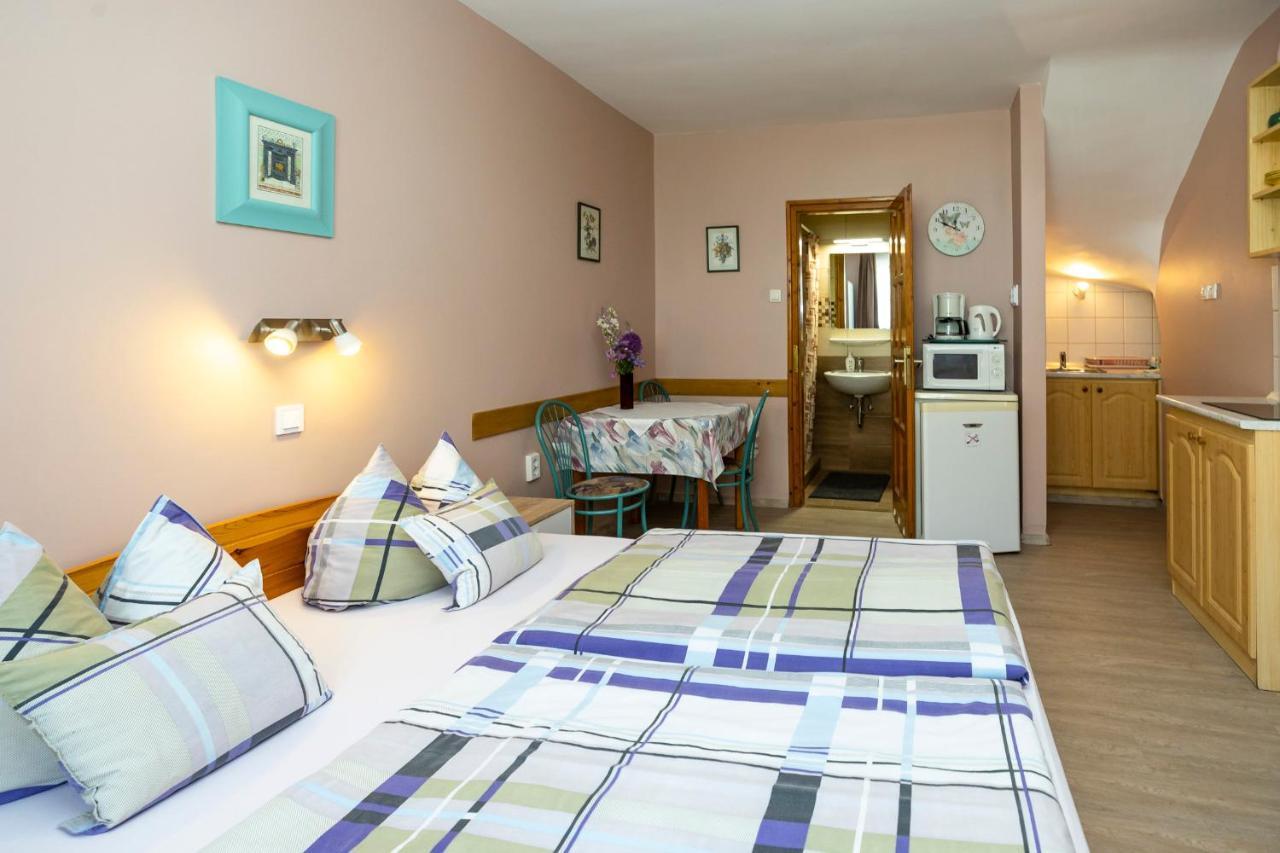 Cecey Apartman Eger Exterior photo