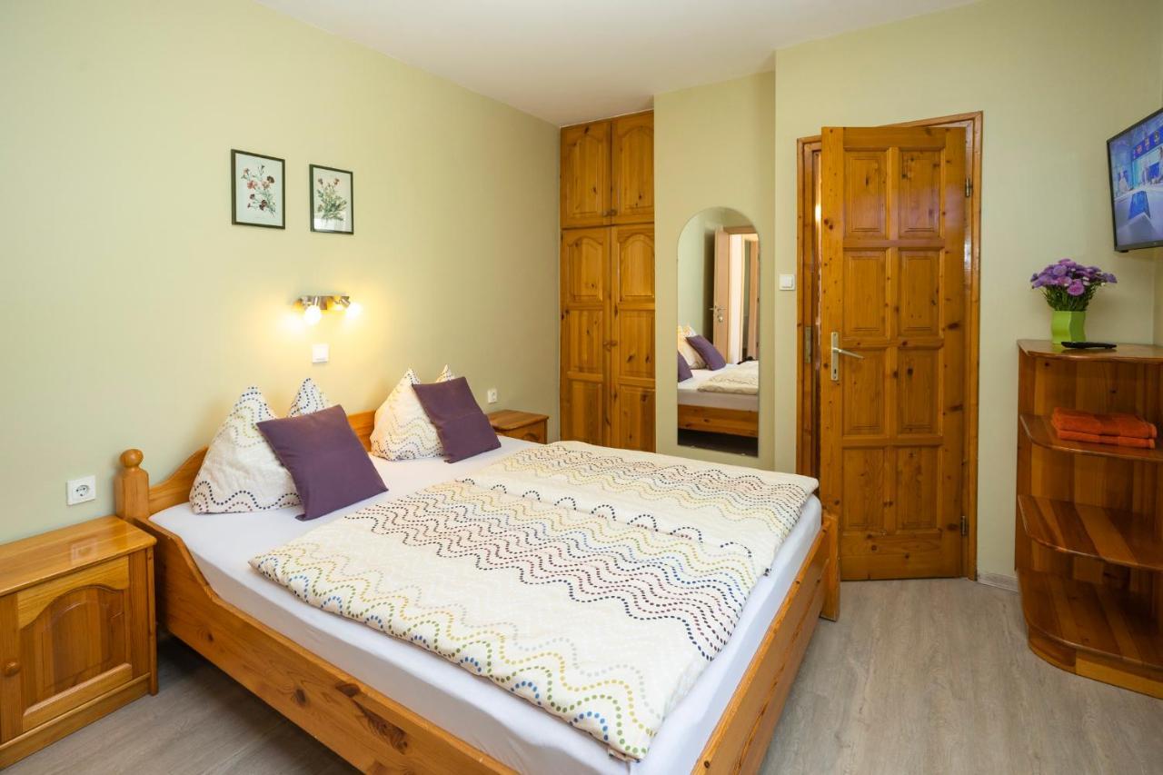 Cecey Apartman Eger Exterior photo