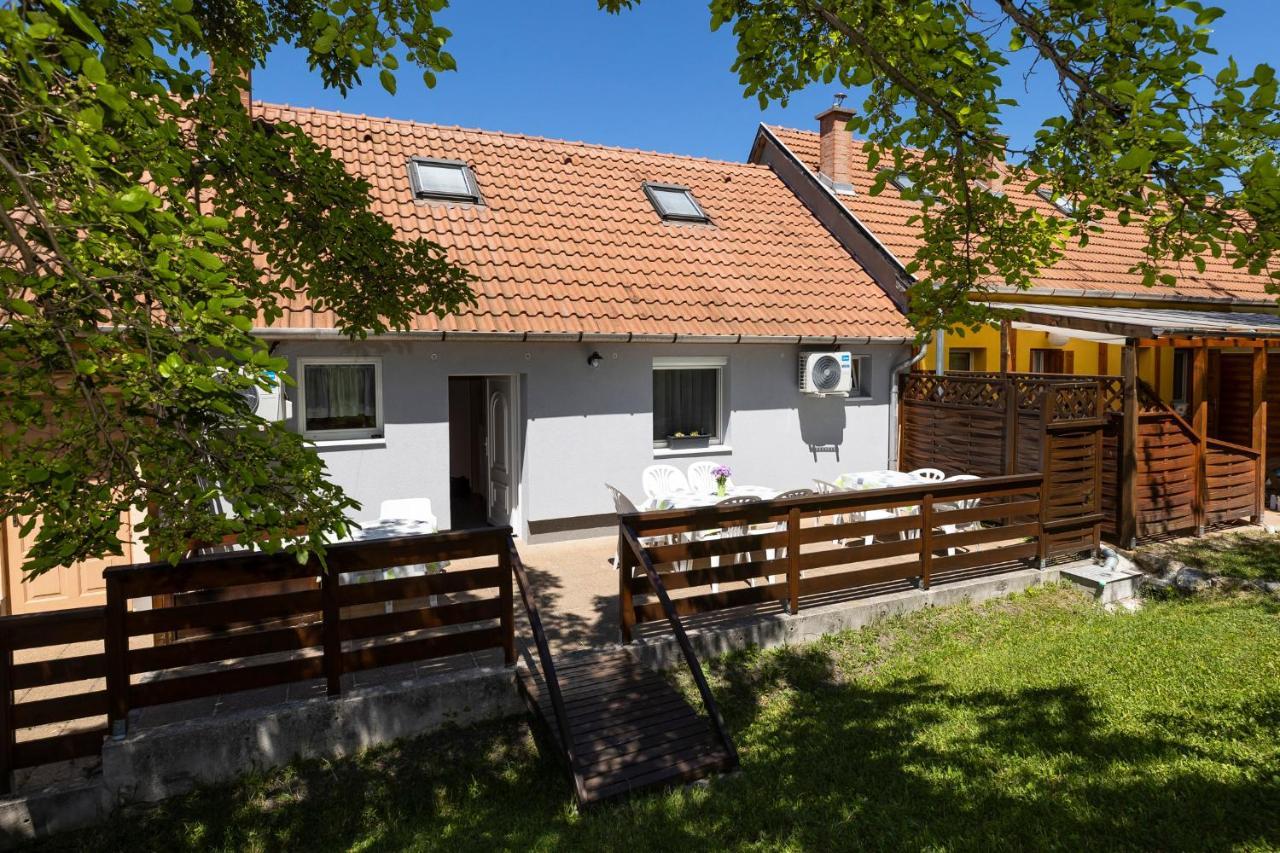 Cecey Apartman Eger Exterior photo
