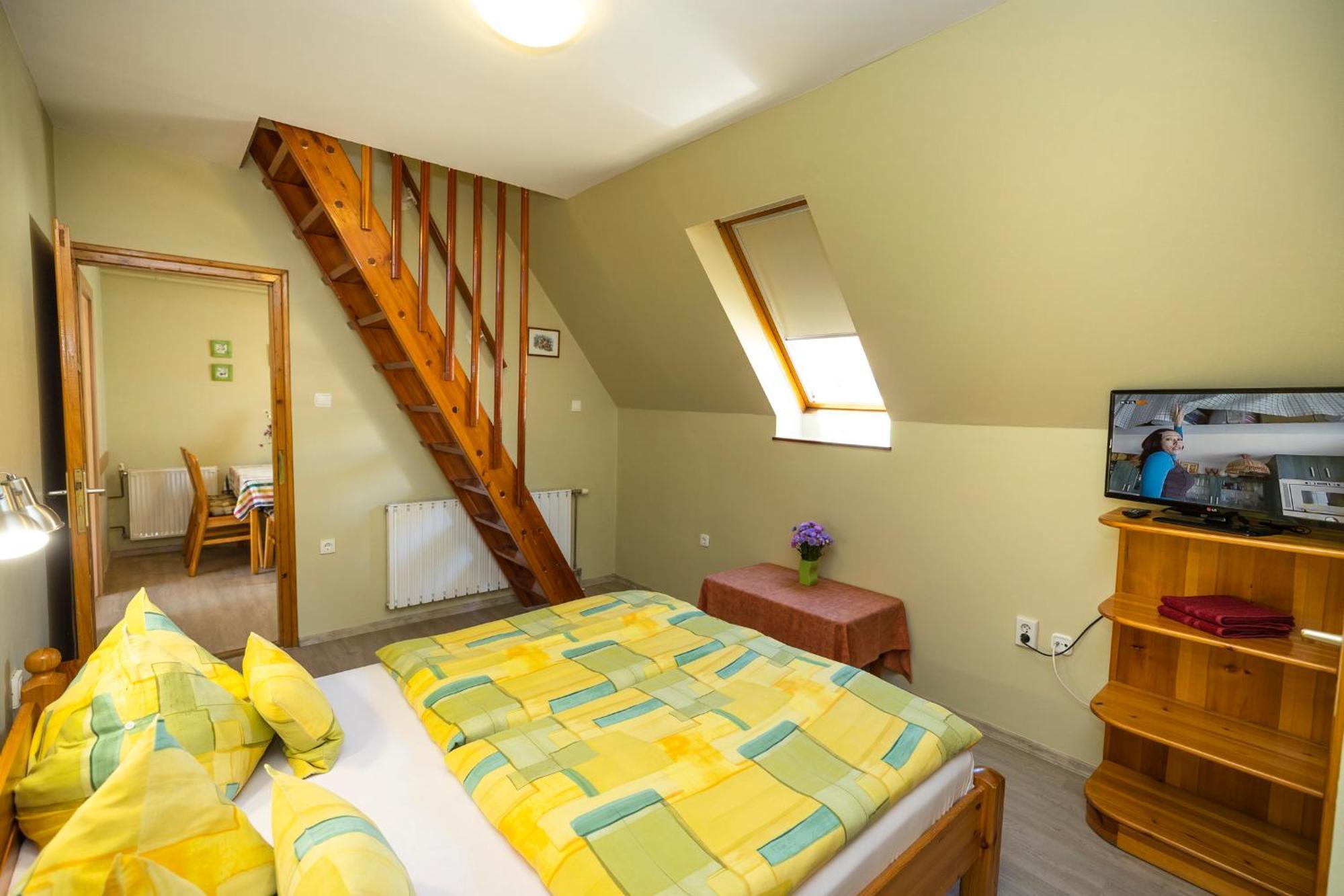 Cecey Apartman Eger Exterior photo