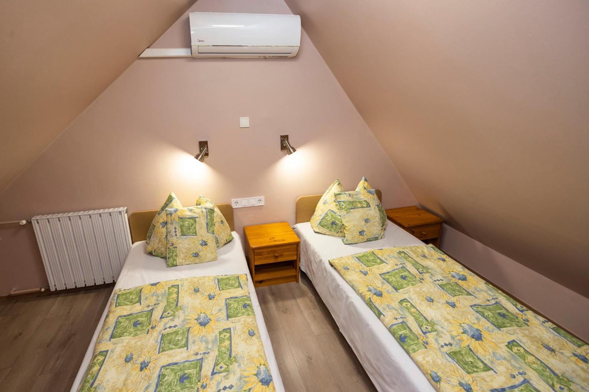 Cecey Apartman Eger Exterior photo