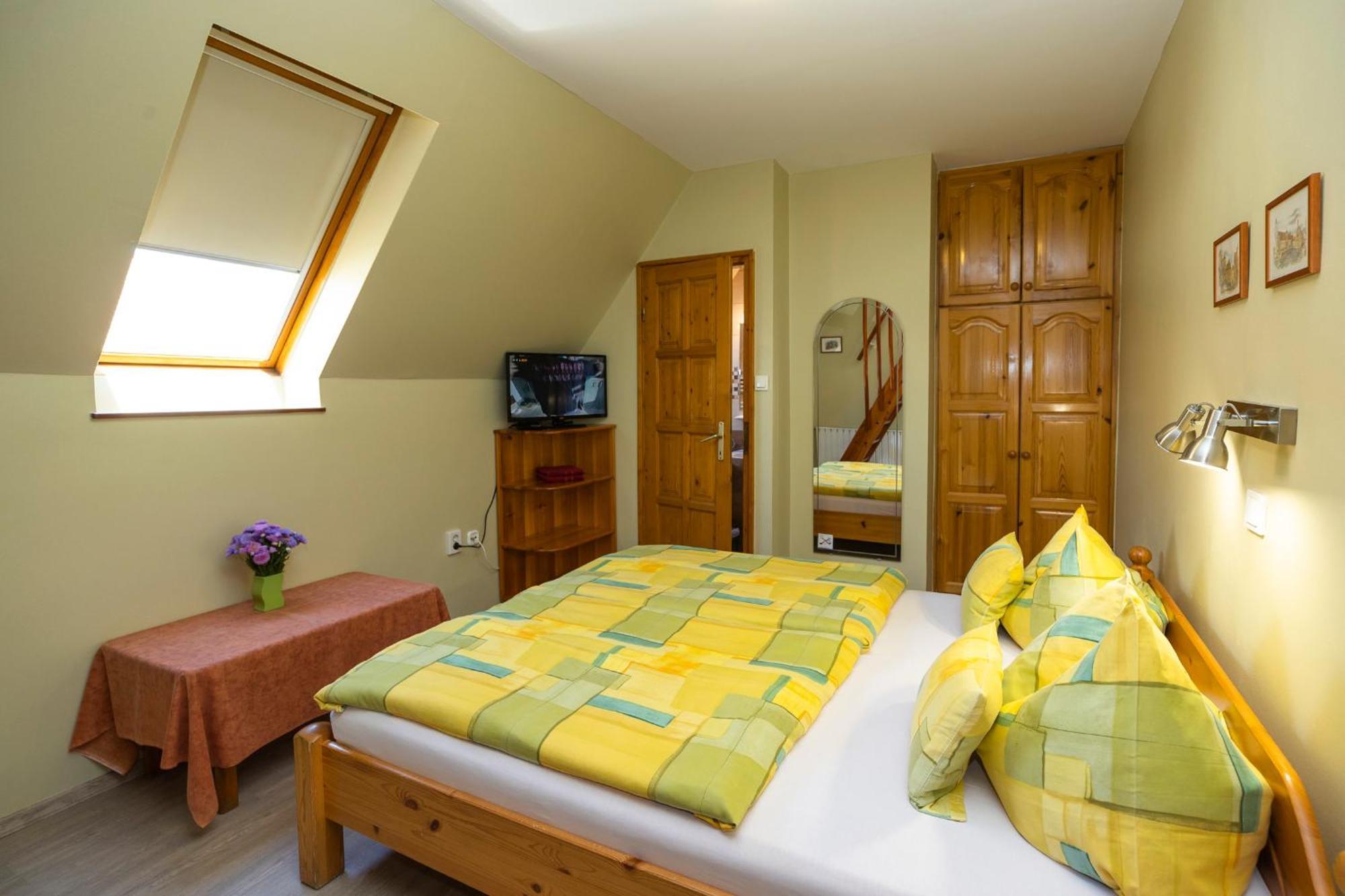 Cecey Apartman Eger Exterior photo