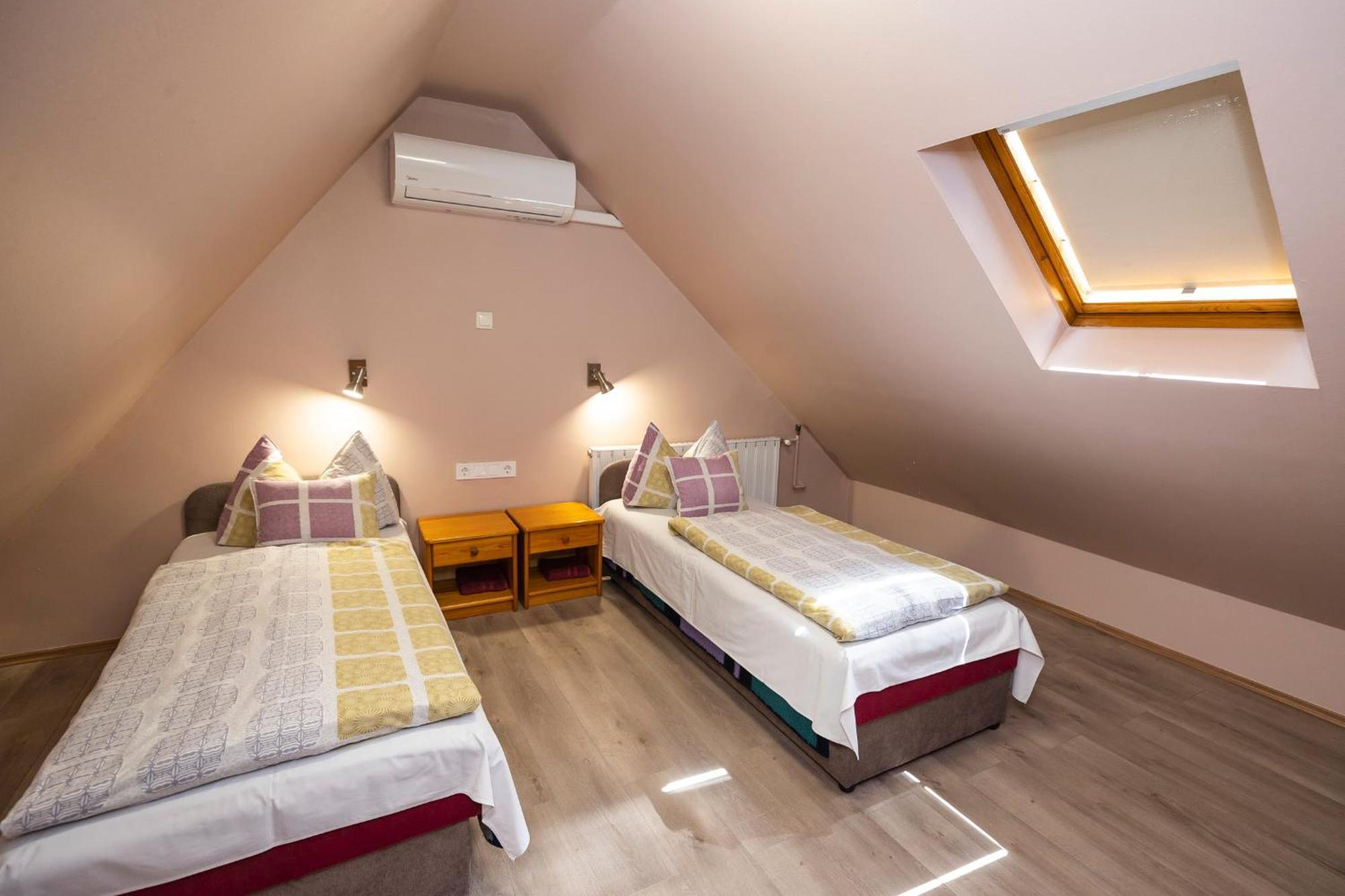 Cecey Apartman Eger Exterior photo